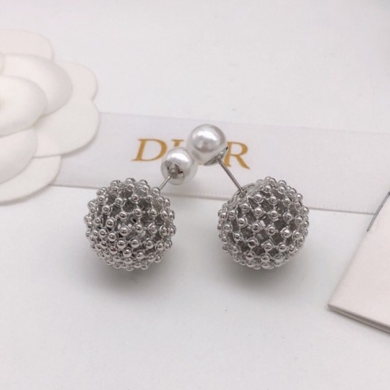 A unique item that will be the leading role Earrings 2023SS DIOR Dior A unique item that will be the leading role Earrings 2023SS DIOR Dior